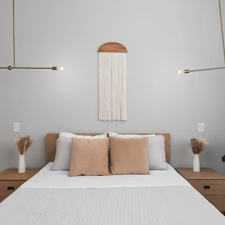 Apartment Luxury Design Condo, Close To Downtown Broadway & Coffee *