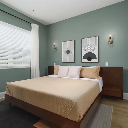 Luxury Design Condo, Close To Downtown Broadway & Coffee Apartment *