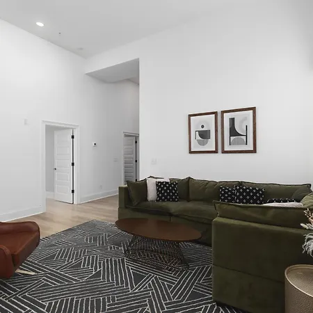 3 Miles To Broadway, Walk To Restaurants And Coffee Apartment