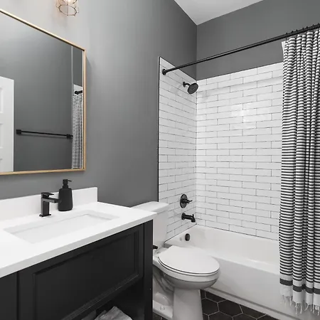 Modern Spacious With Parking By Downtown Broadway * Nashville