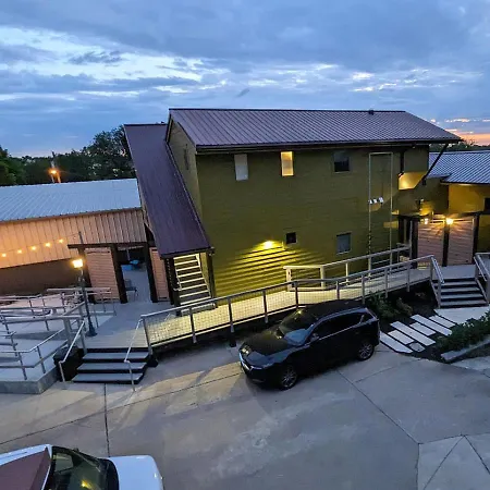 Westwood Shed In By Geodis Vanderbilt Belmont, 1 Accessible Apartment Nashville