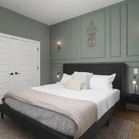 Apartment Trendy Spacious Condo, Walk To Coffee And Restaurants *