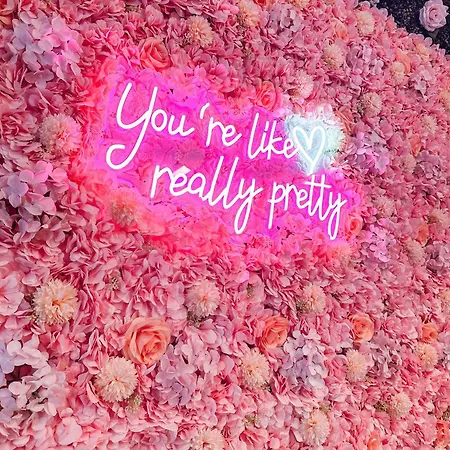 Dreaming With Dolly - Luxe Near Broadway Nashville
