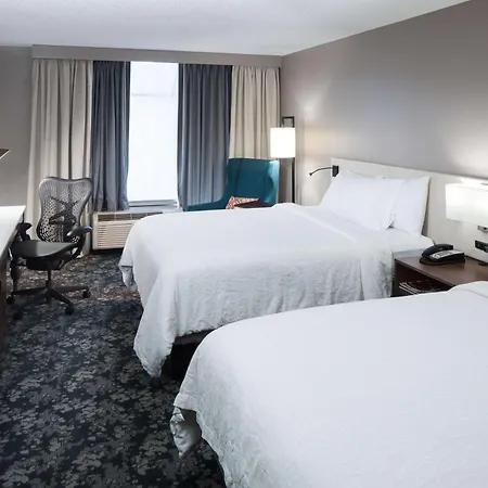 Hilton Garden Vanderbilt 3*