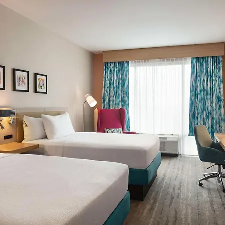 Hilton Garden West End Avenue 3*