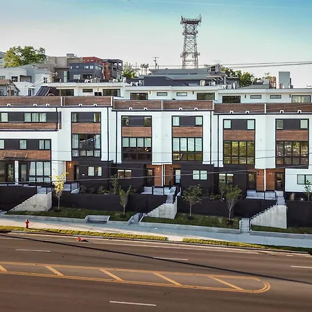 Holiday home Sky High Cowgirl Luxe 4br W Rooftopdeck Karaoke Nashville