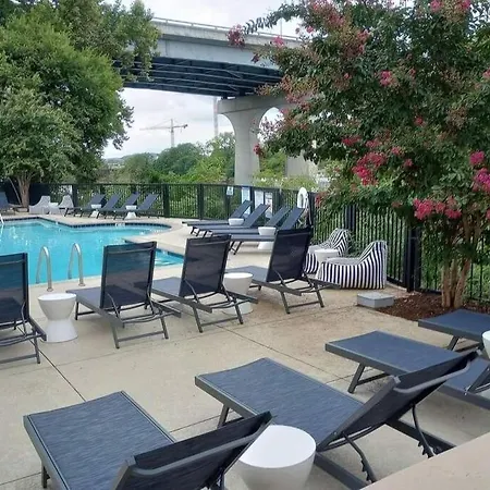 New Listing! Gorgeous Downtown Walk To On The River #3 Aparthotel