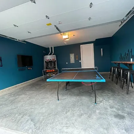 Fast 12 Beds - Rooftop Views