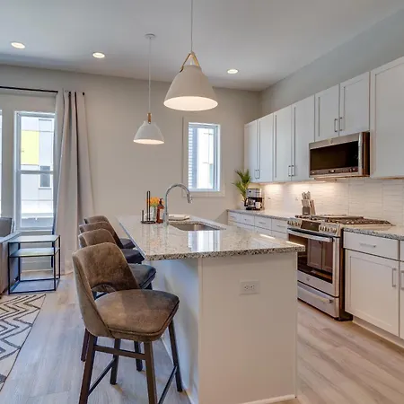 East Nash Oasis - 13 Beds - Going Fast