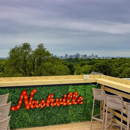 East Nash Oasis - 13 Beds - Going Fast Holiday home Nashville