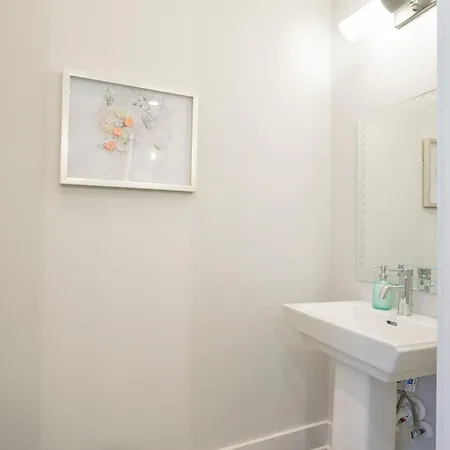 Luxury Townhome Skyline Views Mins To Dt Holiday home Nashville