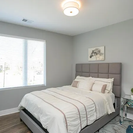 Holiday home Luxury Townhome Skyline Views Mins To Dt Nashville