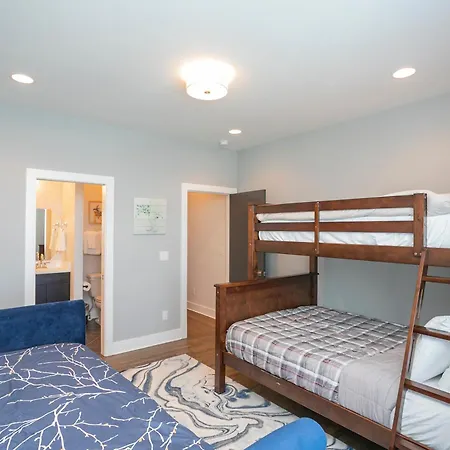 Luxury Townhome Skyline Views Mins To Dt Nashville