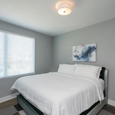 Luxury Townhome Skyline Views Mins To Dt Holiday home *