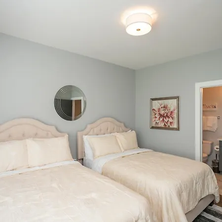 Luxury Townhome Skyline Views Mins To Dt Holiday home *