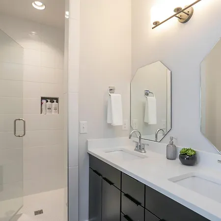 Holiday home Luxury Townhome Skyline Views Mins To Dt *