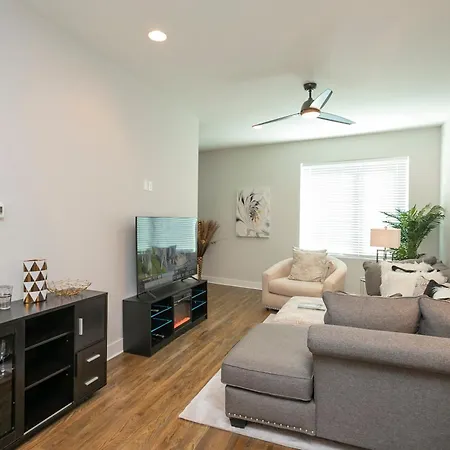 Luxury Townhome Skyline Views Mins To Dt Nashville