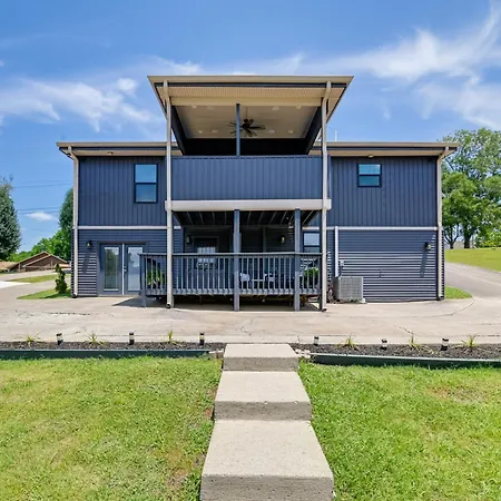 Holiday home W/ Seasonal Pool < 5 Mi To Dtwn!