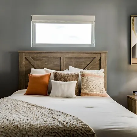 Sleek And Spacious In East! Holiday home Nashville
