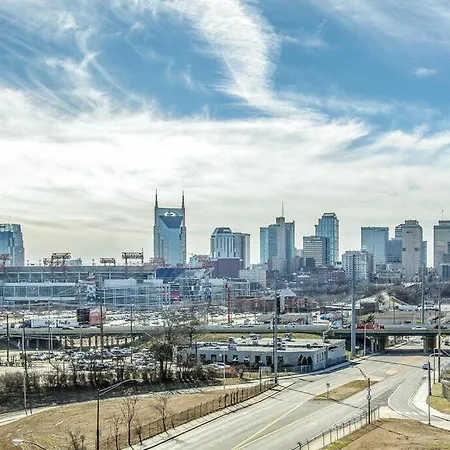 Amazing 2 Bd 4th Floor With Spectacular Views *