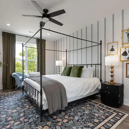 Holiday home Southern & Style-2 Townhomes-7 Mins To Broadway