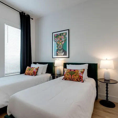 Eternal Emerald - 2 Homes - Minutes To Broadway *