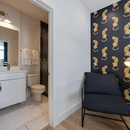 Modern Monroe - Private Rooftop - Minutes To Broadway Holiday home Nashville