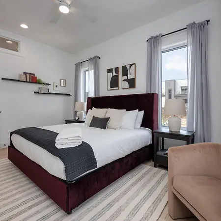 - 1400 Napoleon St. Holiday home