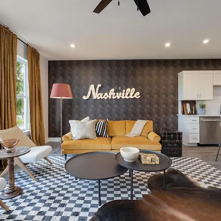Holiday home Southern & Style-2 Townhomes-7 Mins To Broadway
