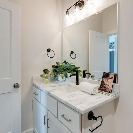Holiday home - 5625 Lenox Ave Nashville