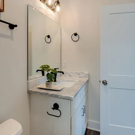- 5623 Lenox Ave Holiday home