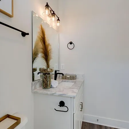 Holiday home - 5623 Lenox Ave *