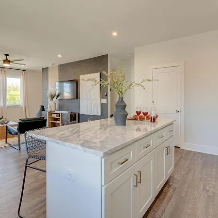 Holiday home - 5629 & 5631 Lenox Ave - Combo