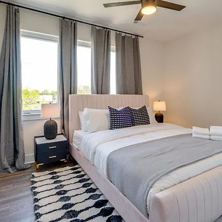 Holiday home - 5629 & 5631 Lenox Ave - Combo *