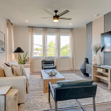 Holiday home - 5629 & 5631 Lenox Ave - Combo