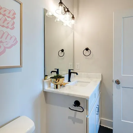 Hotel - 5629 Lenox Ave 3*