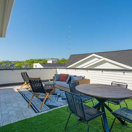 - 5625 Lenox Ave Holiday home