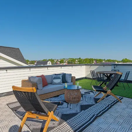 Holiday home - 5625 Lenox Ave *