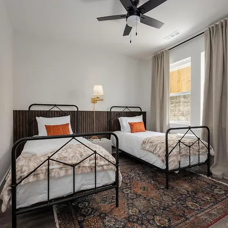 Southern & Style-2 Townhomes-7 Mins To Broadway Nashville