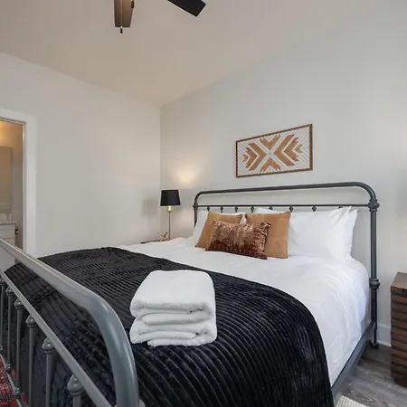 Southern & Style-2 Townhomes-7 Mins To Broadway *
