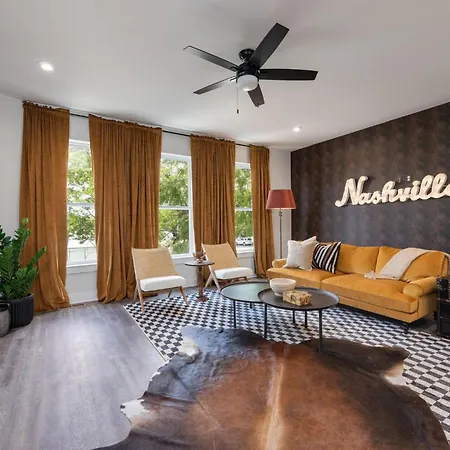 Southern & Style-2 Townhomes-7 Mins To Broadway Holiday home