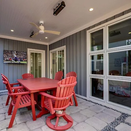 Holiday home - 404 Taylor St.