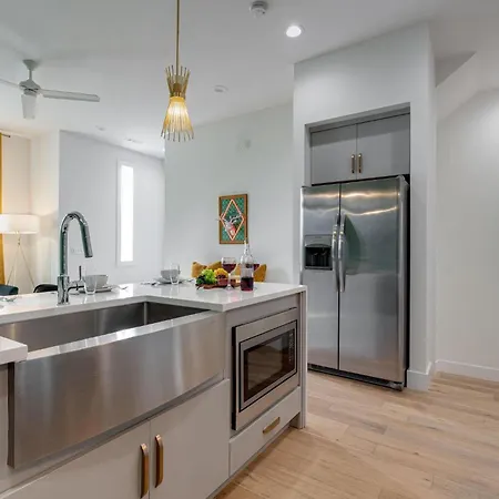 - 1106 Buchanan St Unit B Holiday home