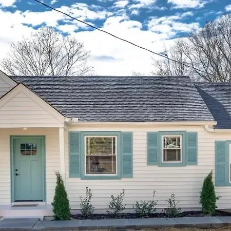 Taylor Swift Eras Inspired Home-10 Min To Broadway Holiday home Nashville