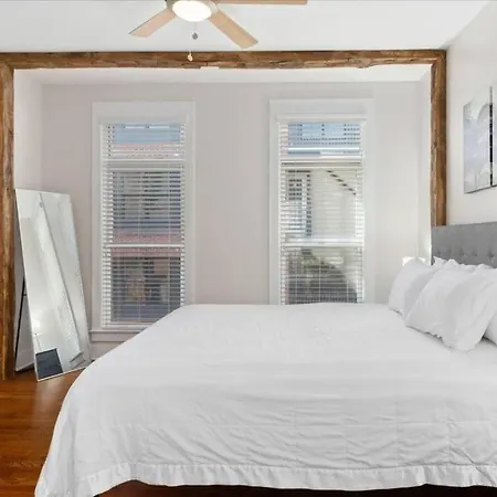 Music Town - Gorgeous Germantown Apartment