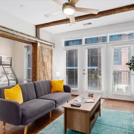 Music Town - Gorgeous Germantown Apartment