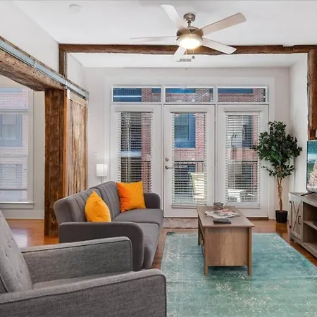 Music Town - Gorgeous Germantown Apartment *