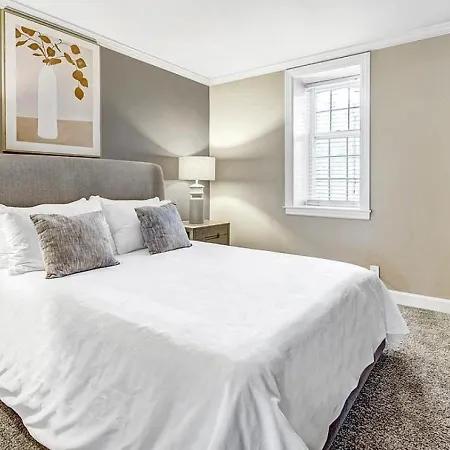 Landing Modern With Amazing Amenities Apartment