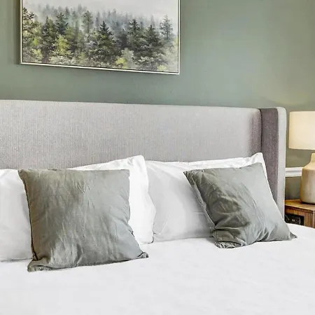 Landing Modern With Amazing Amenities *
