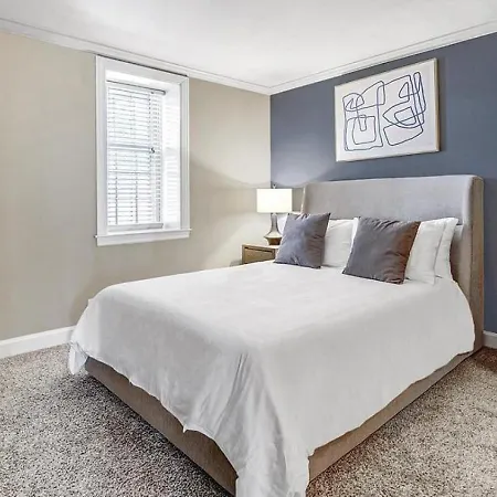Landing Modern With Amazing Amenities Apartment
